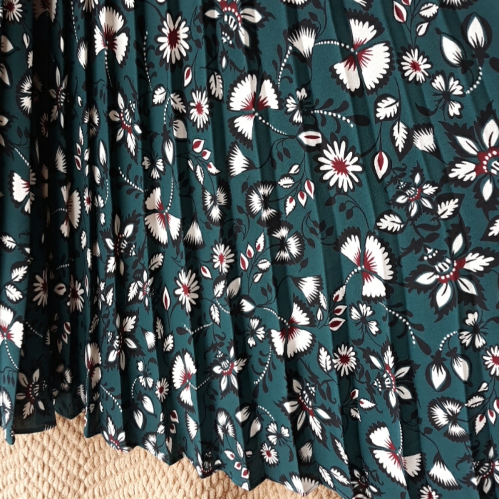 Patterned skirt - Picture 3 of 3